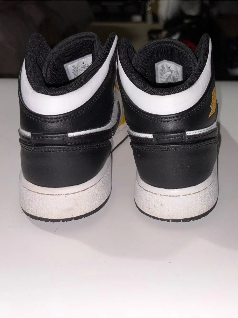 Nike Air Jordan 1 Mid Yellow Ochre Black White Sneakers Youth Size 5Y DQ8426-701